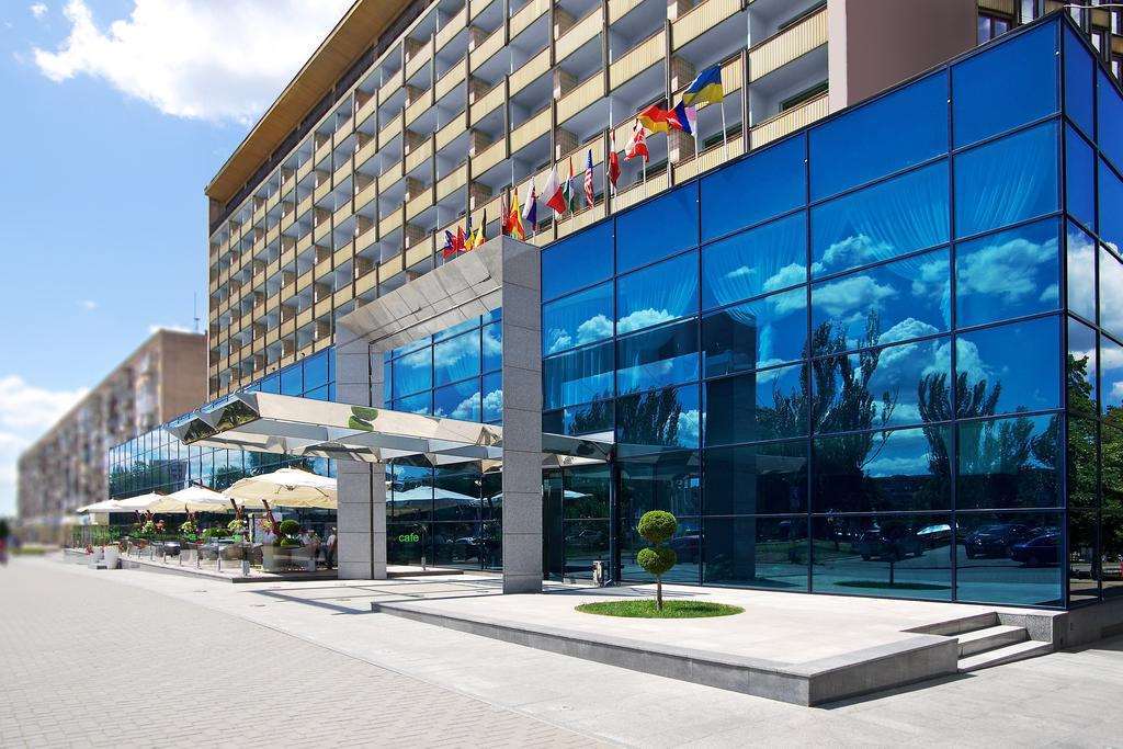 โรงแรมอินทัวริสต์ ซาโปโรซี Zaporizhia ภายนอก รูปภาพ