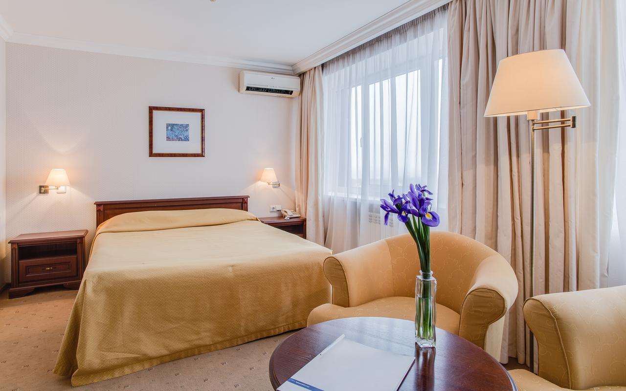 โรงแรมอินทัวริสต์ ซาโปโรซี Zaporizhia ภายนอก รูปภาพ
