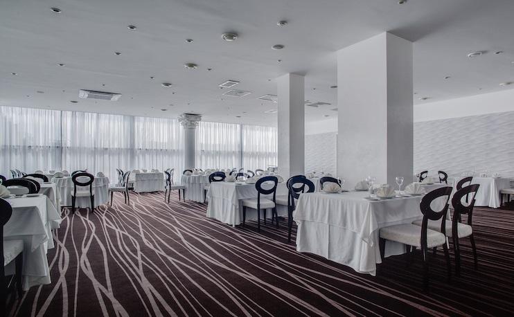 โรงแรมอินทัวริสต์ ซาโปโรซี Zaporizhia ภายนอก รูปภาพ